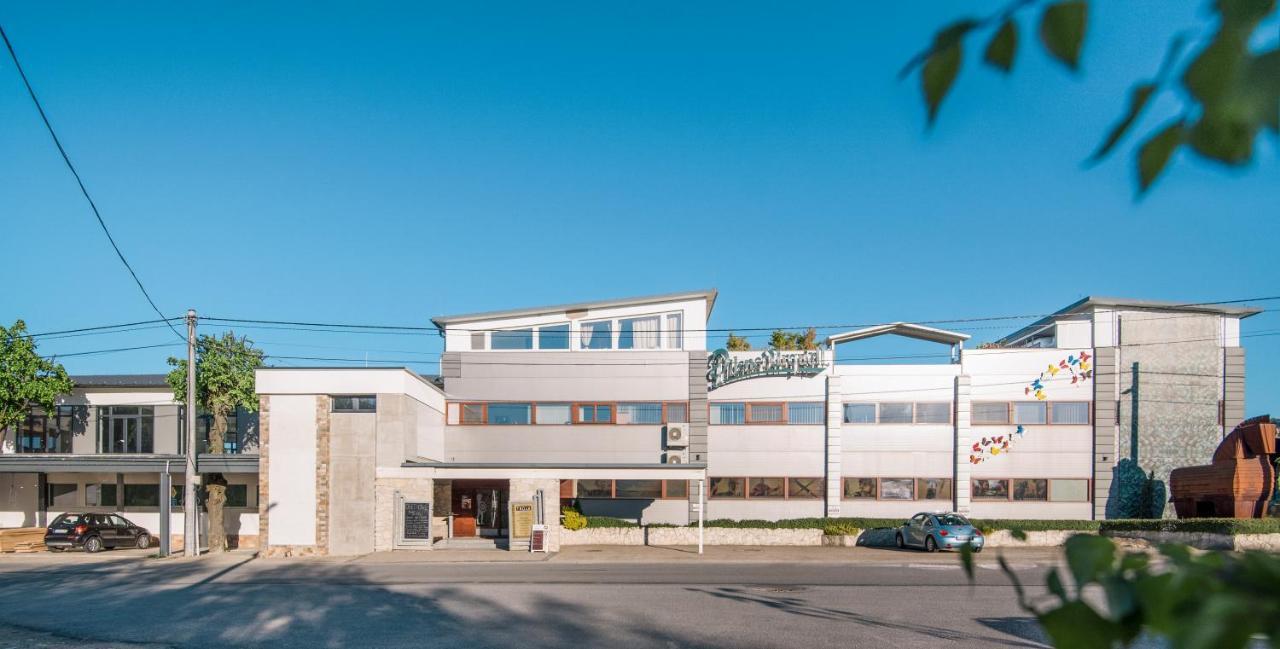 Penzion Troja Lipany Exterior photo